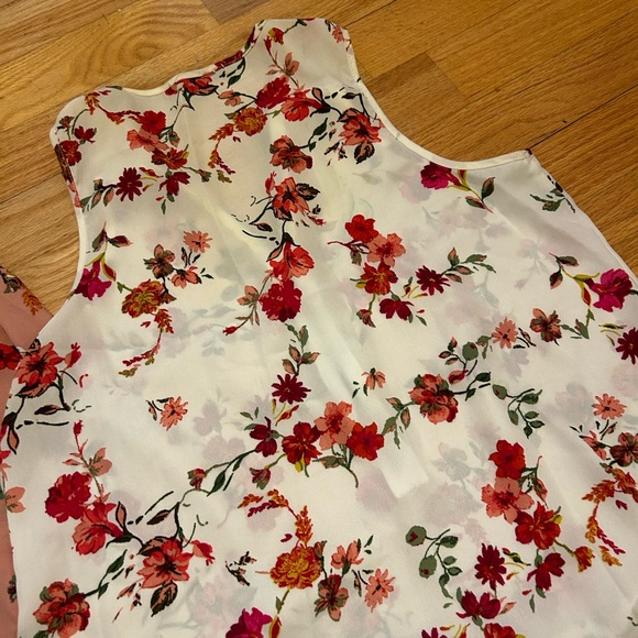 2 pre-owned lightweight blouses. Women. - Picture 6 of 9